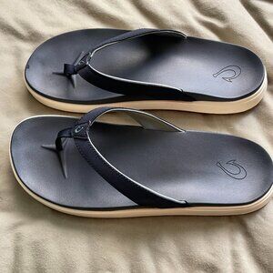 OluKai Nu‘a Pi‘o Sandals - Womens Size 9 Flip Flops Thongs - Color: Trench Blue